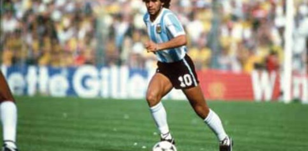 Le monde pleure Maradona. Une étoile s’est éteinte