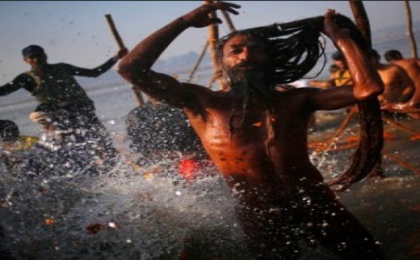 En Inde, le pèlerinage dans les eaux du Gange tourne au drame