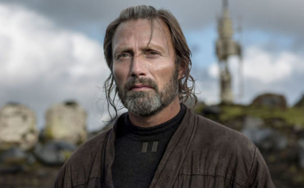 Mads Mikkelsen s’exprime enfin sur son remplacement de Johnny Depp dans “Les Animaux Fantastiques ”