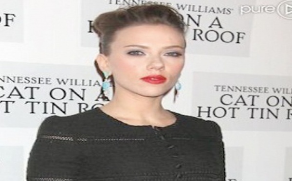 Anne Hathaway préférée  à Scarlett Johansson