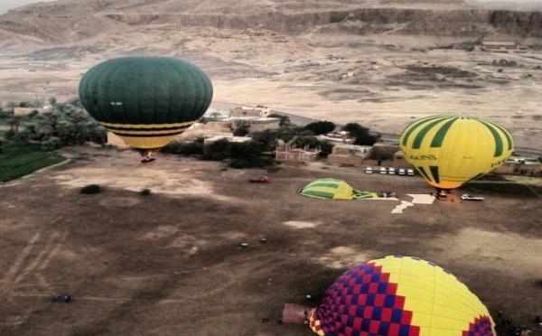 L’explosion d’une montgolfière tue une vingtaine de touristes à Louxor en Egypte