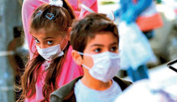 Dans sa mutation, la Covid-19 affecte jeunes et moins jeunes