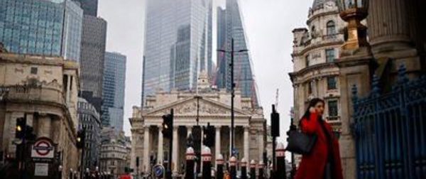 Les Britanniques se préparent à un long et dur confinement