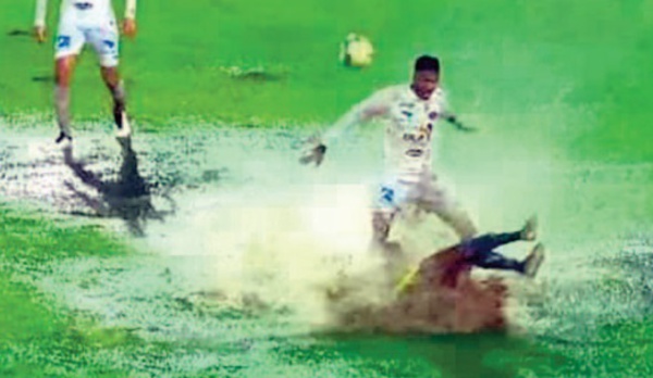 Le Raja défait par une piteuse pelouse