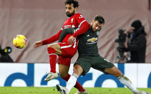 Manchester United résiste à Liverpool, City se rapproche