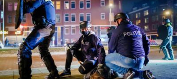 Deuxième nuit d'émeutes aux Pays-Bas