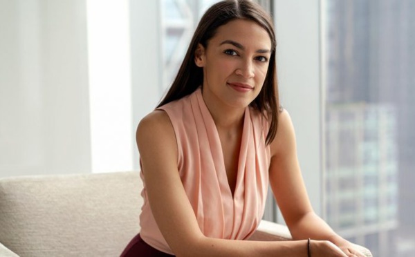 Alexandria Ocasio-Cortez, star des réseaux sociaux plus que jamais cible des conservateurs