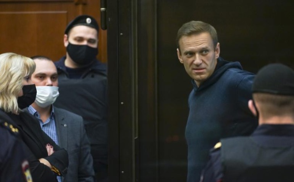 Navalny envoyé en prison pour près de trois ans, tollé occidental