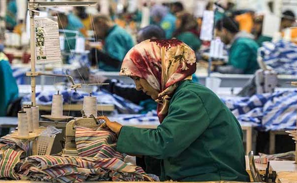 Les exportations de l’industrie automobile, textile et aéronautique restent à la traîne