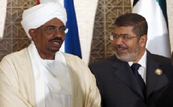Visite fraternelle de Mohamed Morsi à Omar El-Béchir à Khartoum