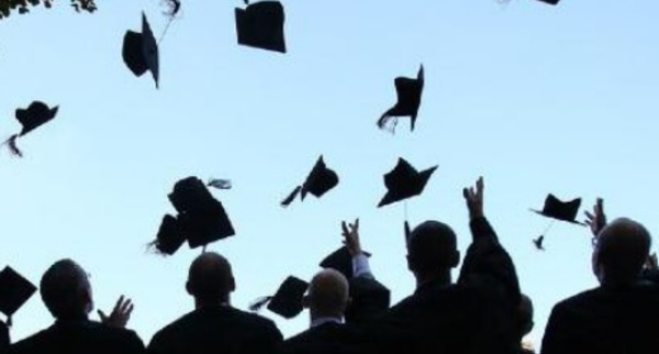 Doctorat et activité professionnelle: Une ambition louable confrontée à un équilibre précaire