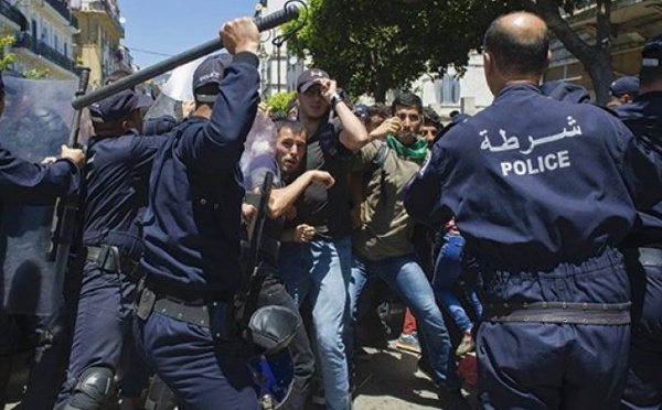 Amnesty International dénonce les méthodes répressives qui ciblent les militants du Hirak depuis deux ans