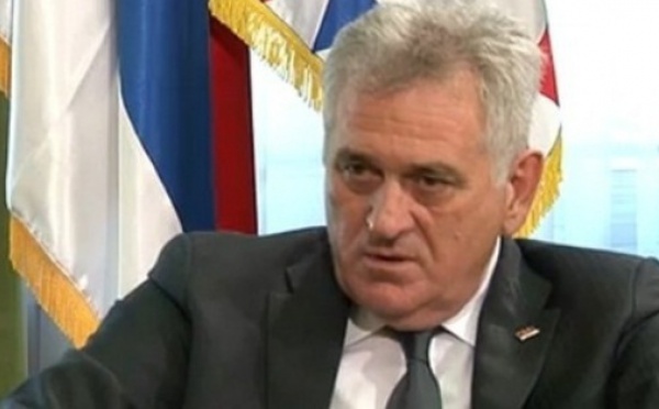 Le président serbe Nikolic s'excuse "à genoux" pour le massacre de srebrenica