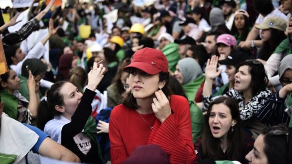 ​Des milliers d'étudiants algériens dans la rue pour réclamer la fin du régime