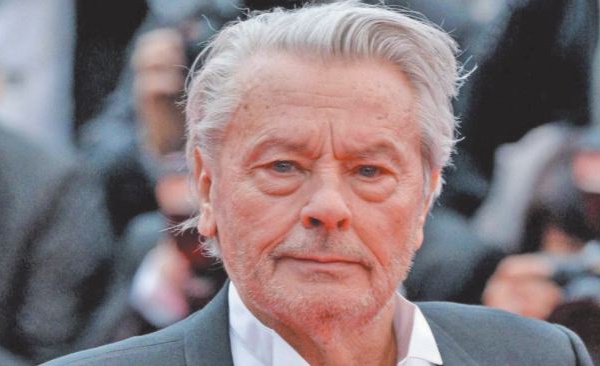 Alain Delon bientôt de retour à la télé, deux ans après son AVC