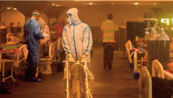 Nouveau record quotidien de contaminations et décès en Inde