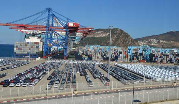 Le déficit commercial continue de s’alléger