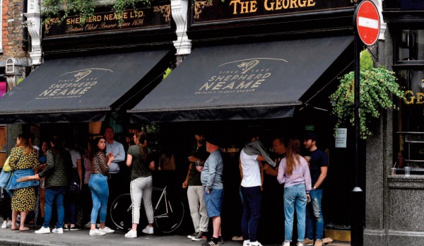 Les pubs rouvrent en Angleterre