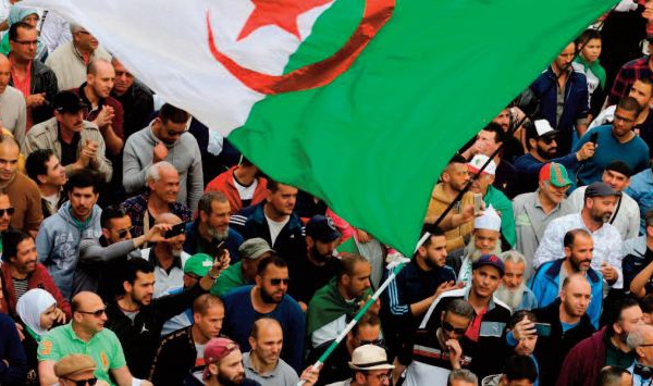 Plus de 800 manifestants arrêtés au 118ème vendredi du Hirak algérien