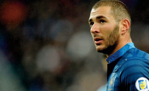 Les Bleus en route pour Clairefontaine avec Benzema en vedette