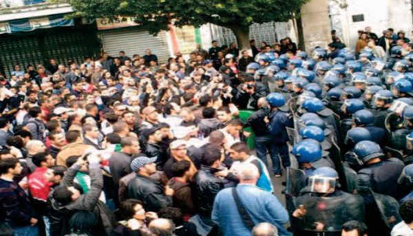 2000 manifestants interpellés en douze jours en Algérie