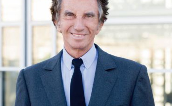 Jack Lang. Je suis heureux que le Roi du Maroc apporte un soutien humanitaire aux populations de Gaza