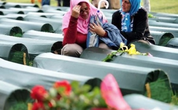 Les musulmans de Bosnie commémorent le massacre de Srebrenica