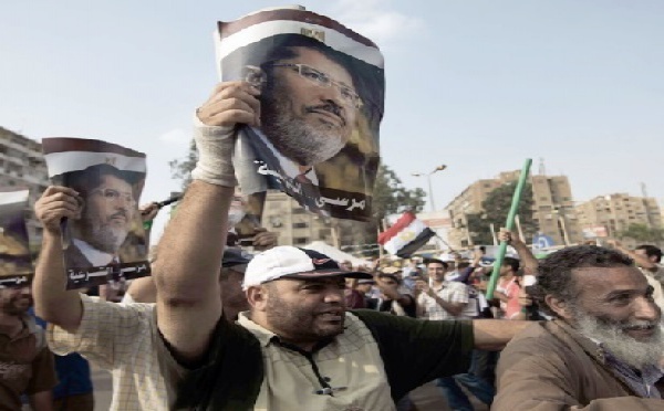 Appels à manifester des adversaires et des partisans de Morsi
