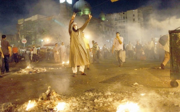 Heurts meurtriers au Caire entre les pro et anti-Morsi
