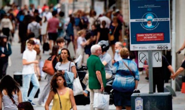Paris tombe le masque en extérieur