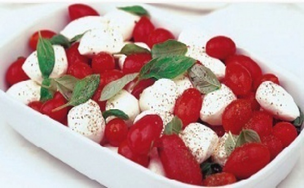 Recette : Salade de fromage aux tomates cerise et basilic