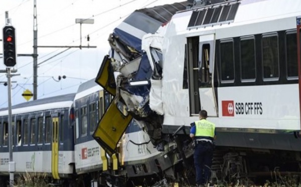 Collision frontale entre deux trains en suisse