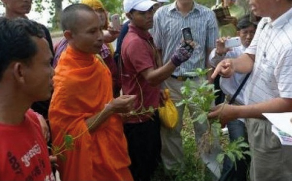 Au Cambodge, le métier de  guérisseur s'apprend dans une école