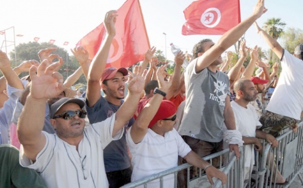 Deuil et appels à un nouveau gouvernement en Tunisie