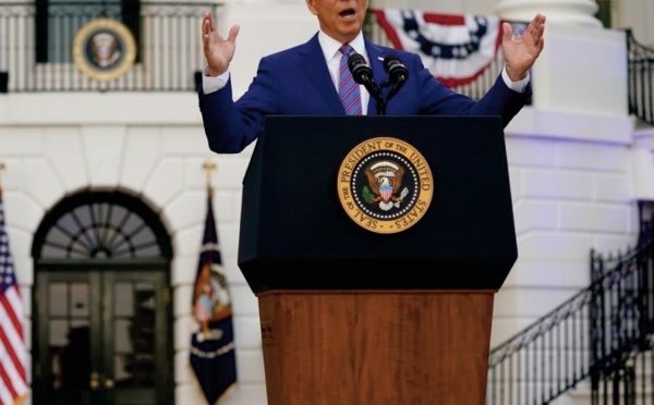 Face au virus, Biden célèbre une victoire, pas la fin de la guerre