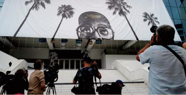 Un jour à Cannes. Ozon parle fin de vie, Carrère et Foster combatifs