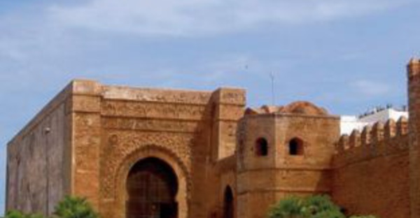 Le DG de l’ISESCO reçoit les clés des portails de la Kasbah des Oudayas