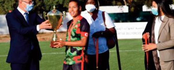 L'AS FAR reçoit leTrophée du championnat national de première division