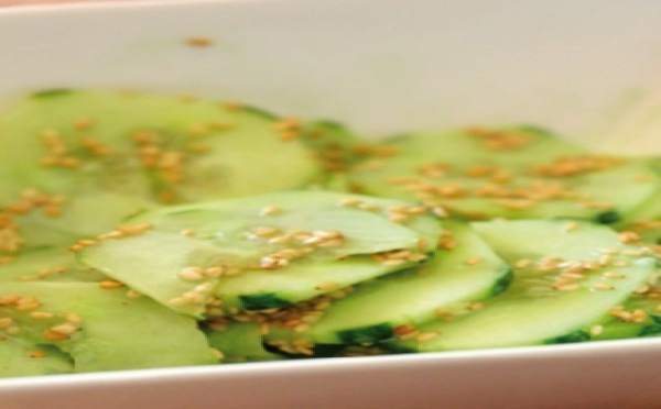 Recette : Salade de concombre  au wasabi et sésame