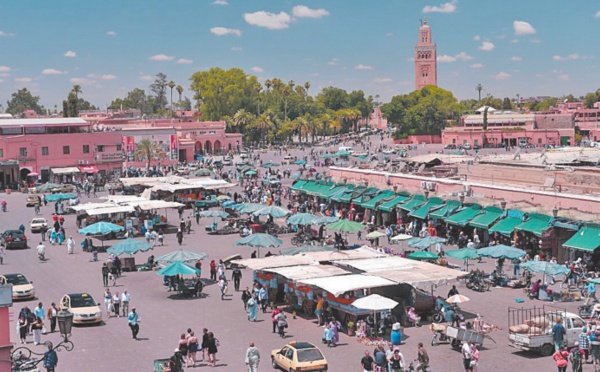 Large campagne de sensibilisation anti-Covid-19 à la place Jemâa El Fna