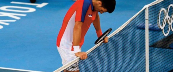 Djokovic repart bredouille et blessé de Tokyo