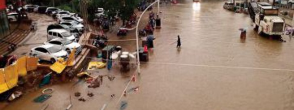Le bilan des inondations en Chine s'alourdit brutalement à 302 morts