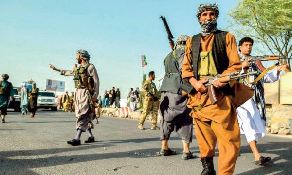 Poursuite des combats pour empêcher les talibans de s'emparer de grandes villes en Afghanistan