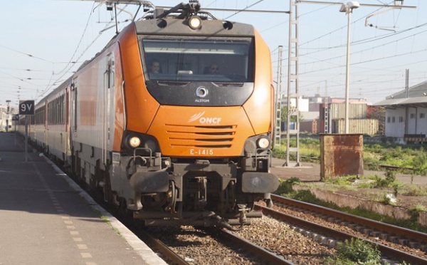 Un train intempestivement arrêté et ses passagers agressés