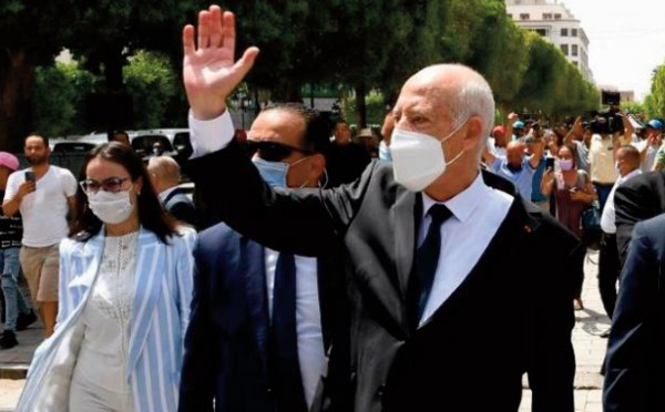 En Tunisie, la stratégie du président se fait attendre après le coup de force