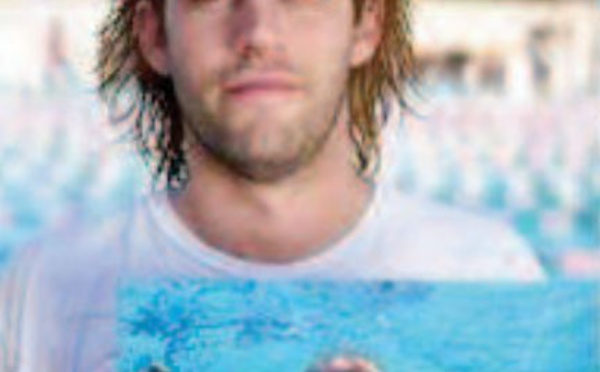 Le bébé en couverture de “Nevermind” de Nirvana porte plainte contre le groupe