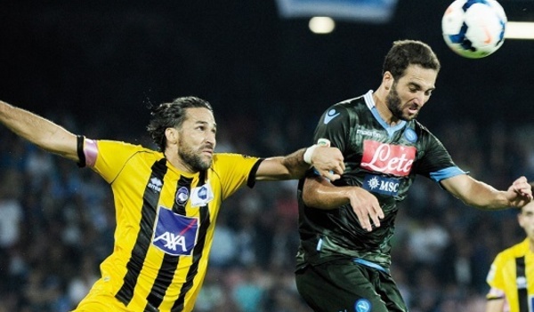 Naples prend les  commandes de la Serie A