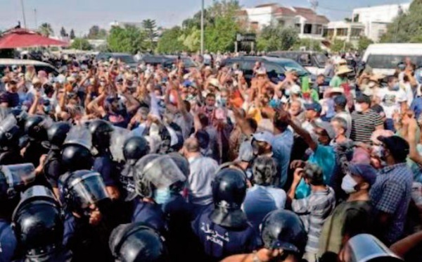 Un homme se tue en s'immolant par le feu en plein Tunis