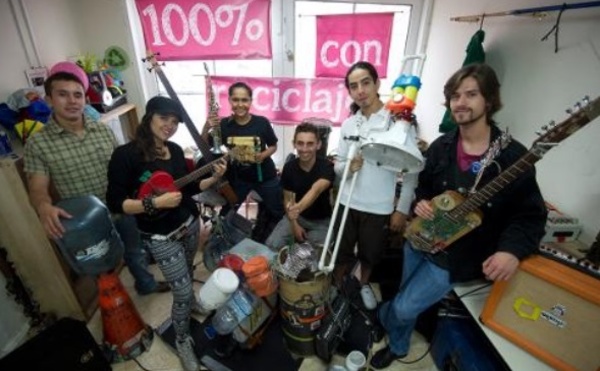 Des déchets recyclés en instruments pour une ode à l’environnement