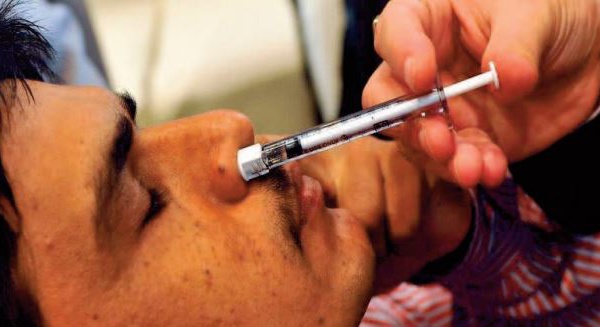 Les vaccins par voie nasale, un espoir pour limiter la transmission des virus